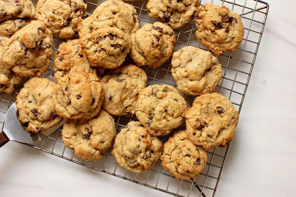 Chewy & Soft Vegan Chocolate Chip Cookies (Better Than Tollhouse