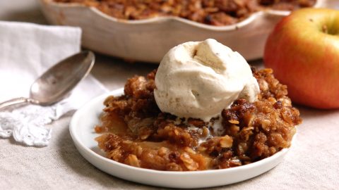 easy apple crisp recipe with oat topping