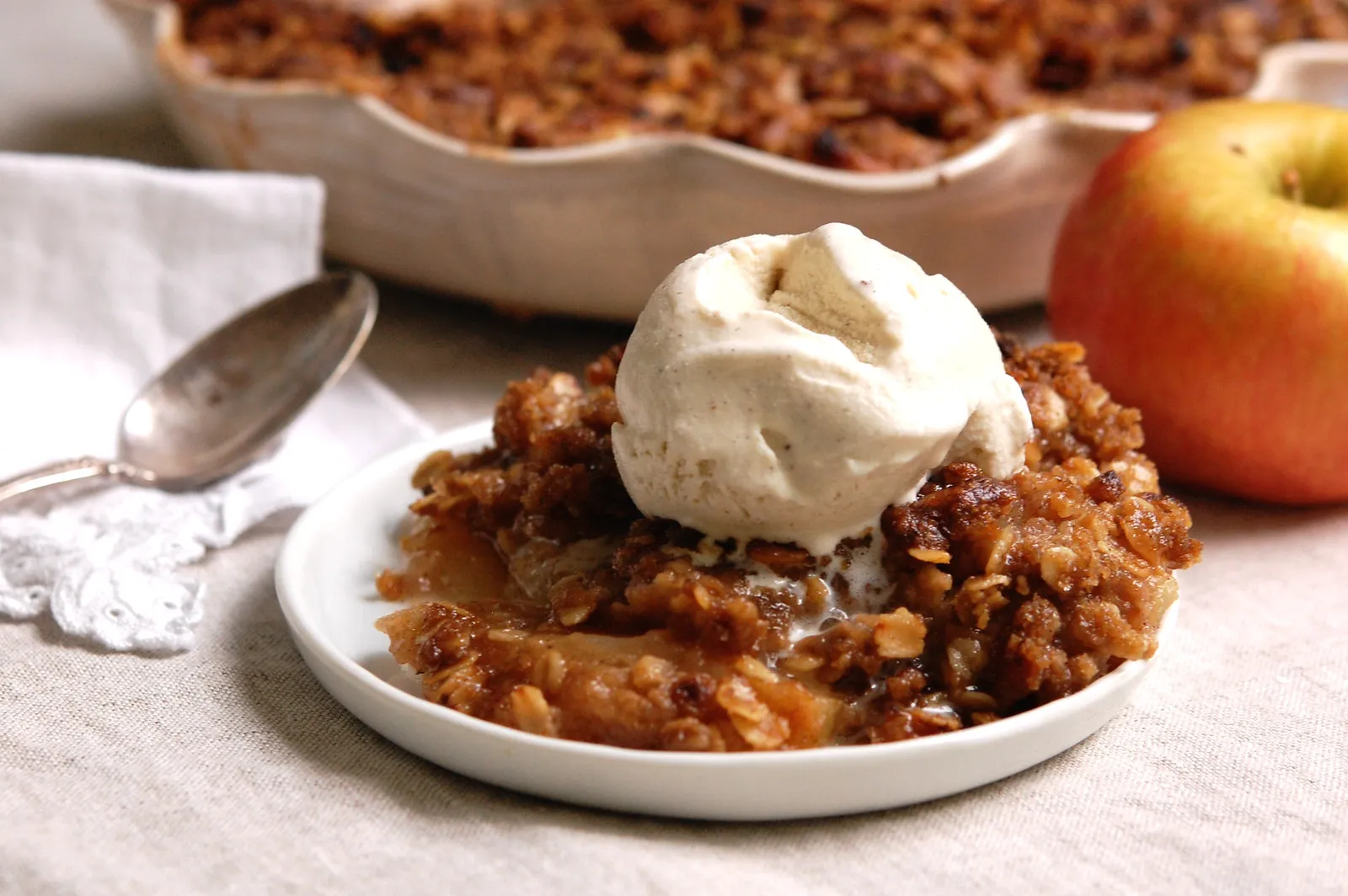 Easy Apple Crisp Recipe with Oat Topping