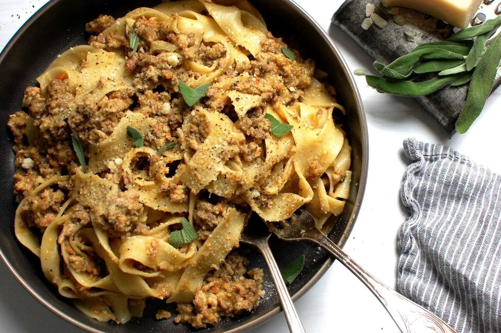 pappardelle pasta bolognese