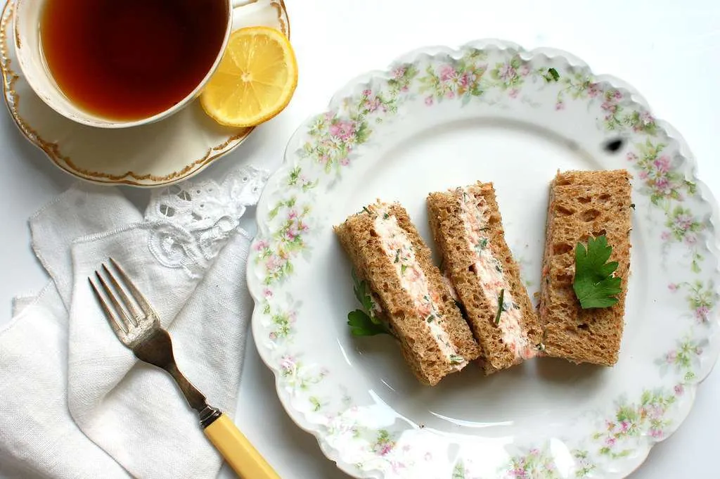 Smoked Salmon Tea Sandwiches (Canapés) Story - Momsdish