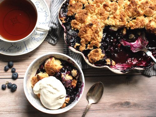easy blueberry cobbler recipe with biscuit