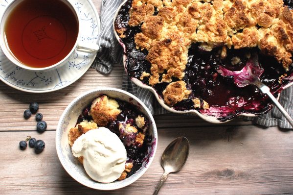 easy blueberry cobbler recipe with biscuit
