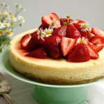 strawberry cheesecake recipe with fresh strawberry topping