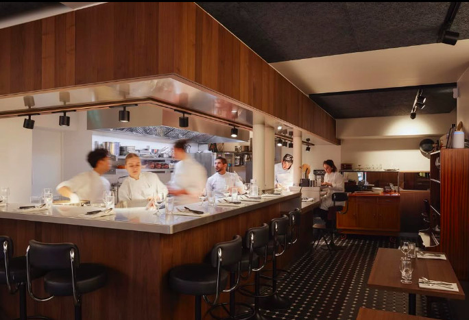 trendy Paris restaurant 19 St Roche